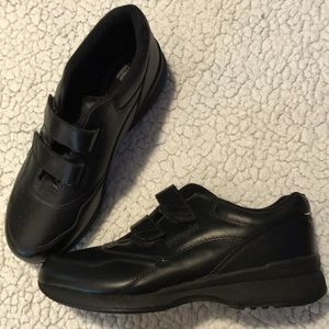 Ladies Propet leather walking shoes- size 9.5 medium width